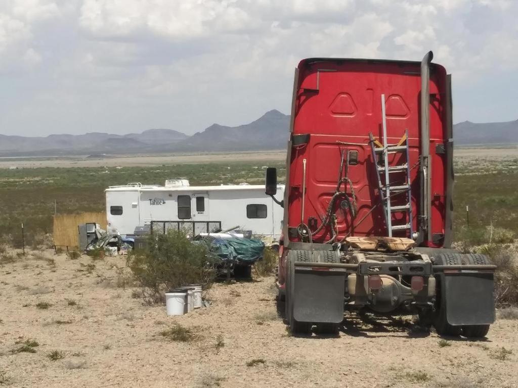 Camping At Desert Gardens Oasis In Lobo, Tx Van Horn Dış mekan fotoğraf